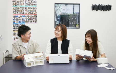 女性スタッフ 写真